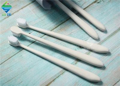 Brosse à dents de couleur blanche non plastique dégradable en matériau biodégradable en bambou